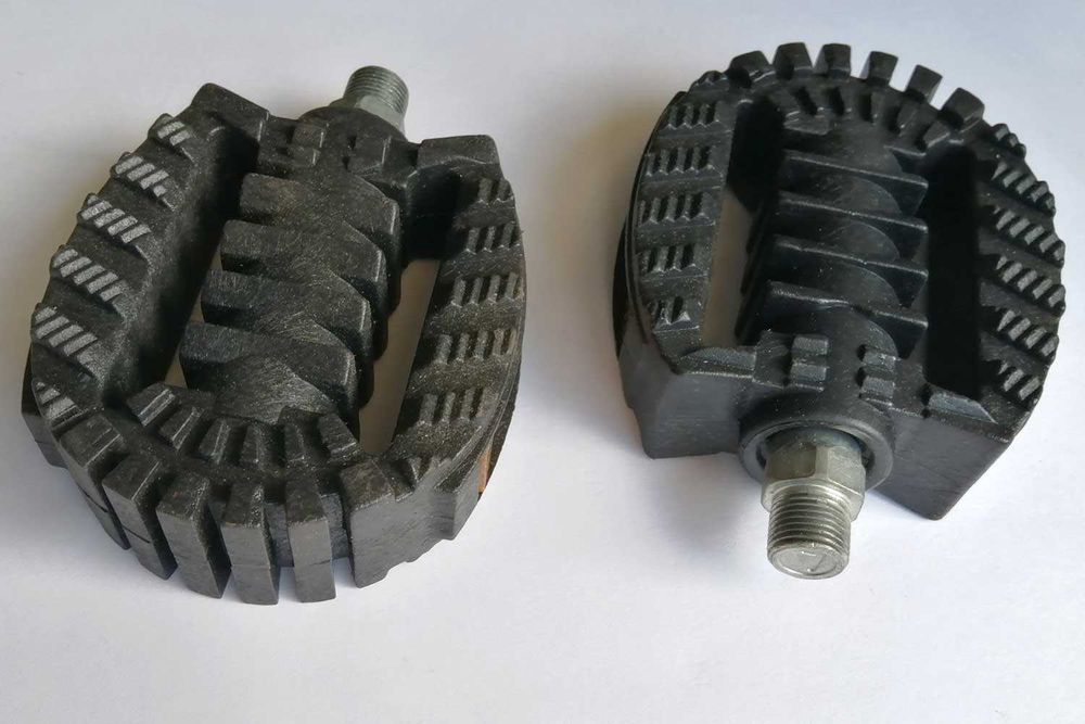 Pedais de bicicleta BMX de modelo antigo