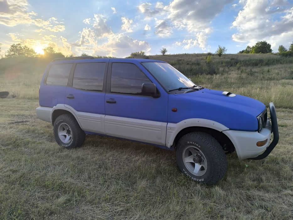 Nissan Terrano   2.7 tdi