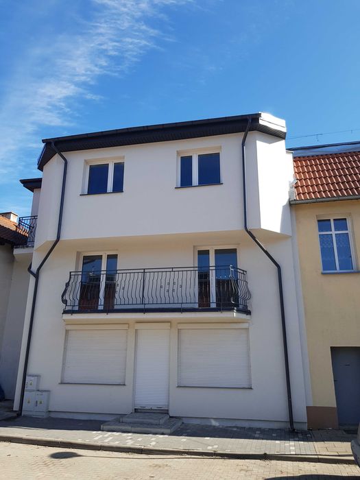 Dom 135 m² centrum Giżycka . Stan prawie deweloperski . 3 kondygnacje . Możliwość działalności
