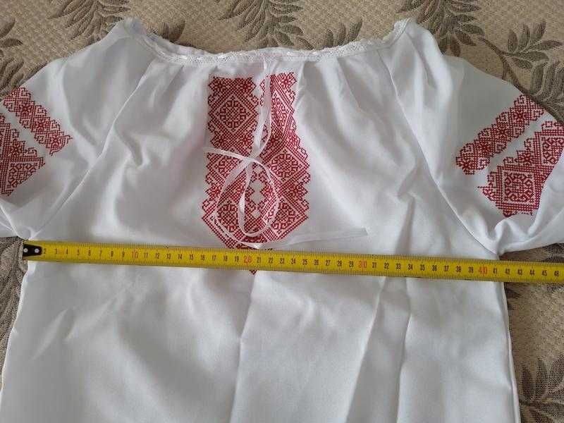Вишитий костюм для дівчинки
