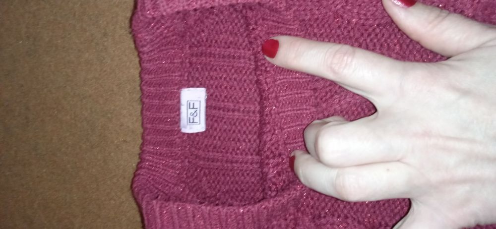 Продам жилетку подовжену для дівчинки.