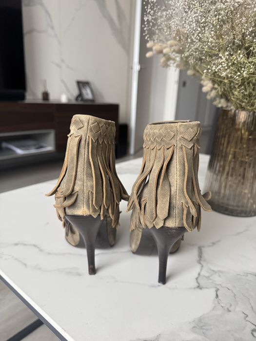 Козаки, ботинки, сапожки з бахромою bottega veneta