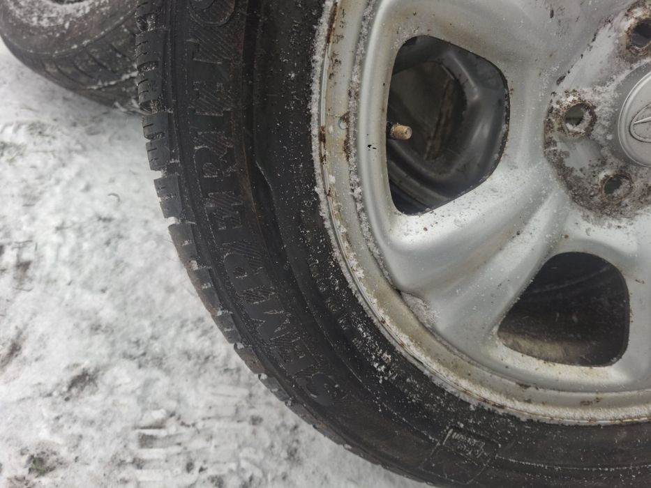 Продам зимові шины  205/60 r16