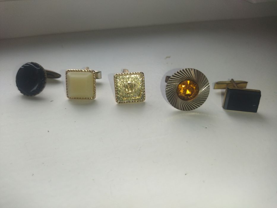 Запонки янтарные.