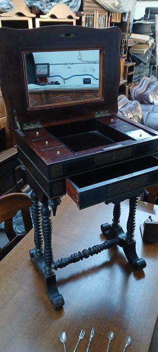 Antyk Piękna Toaletka