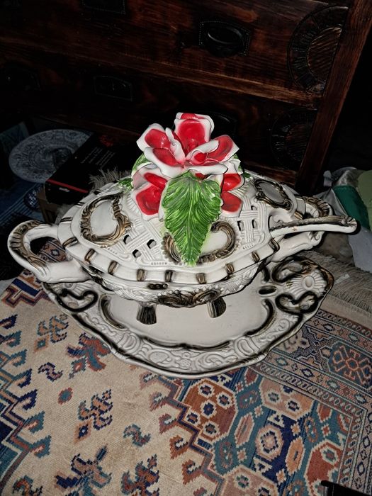 Terrina antiga decorativa