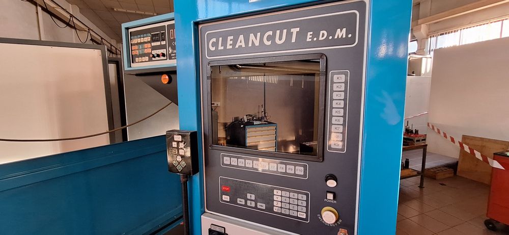 Maquina de Erosão por penetração Cleancut