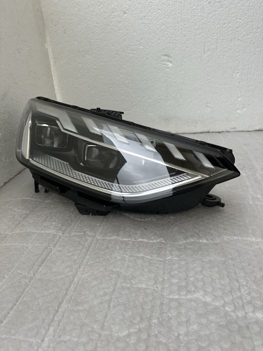 Audi a4 B9 фара права Matrix