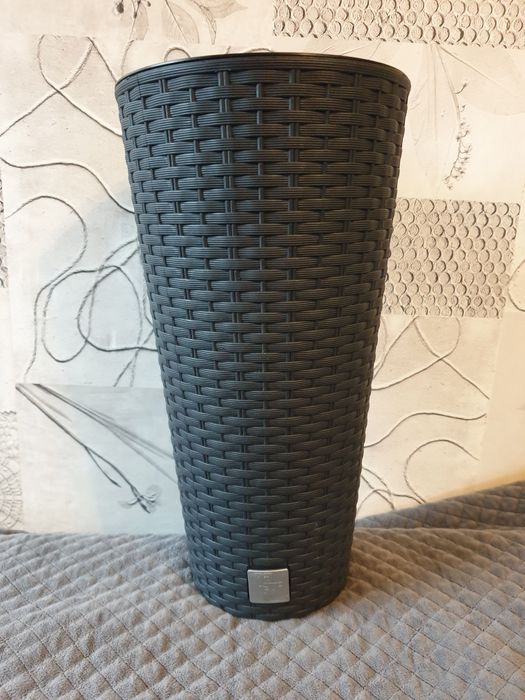 Doniczka wysoka czarna