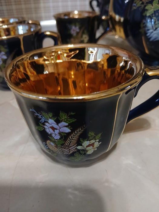 Продам керамический чайный сервиз.
