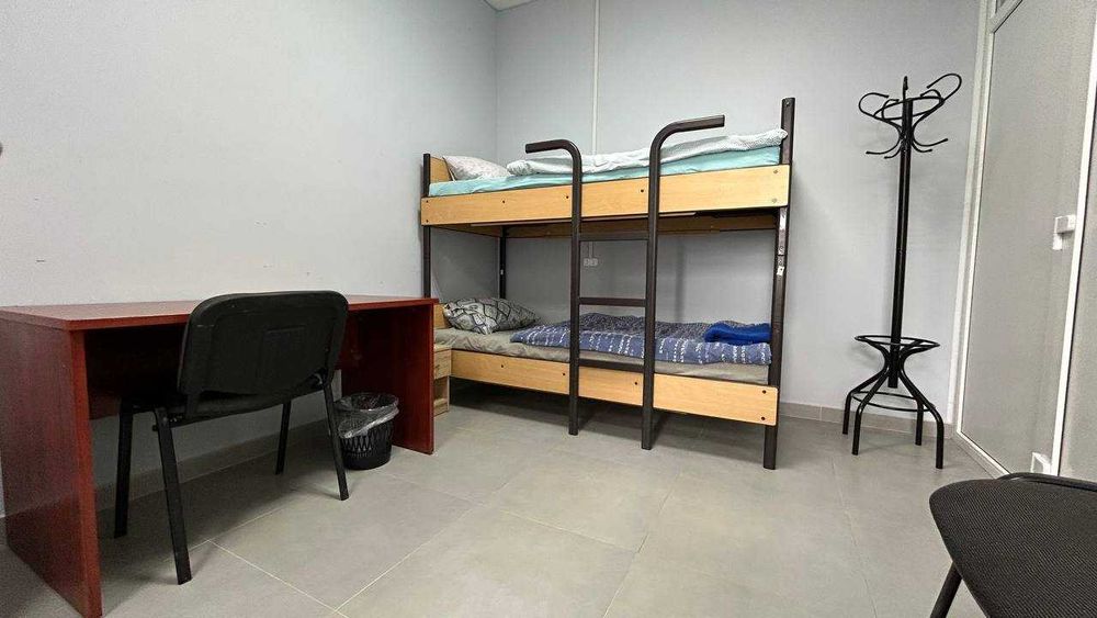 Койко-місце хостел 4-місний номер для чоловіків в центрі міста