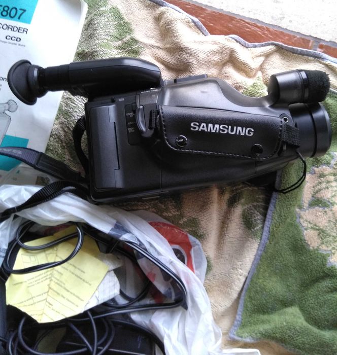 Hitachi dvdcam dz-mv350 + Samsung 8 mm camcorder VP-E807