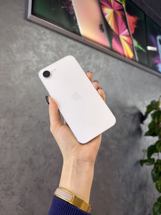Б/у IPHONE 16e 128 White Neverlock Костюшка,5 igrand