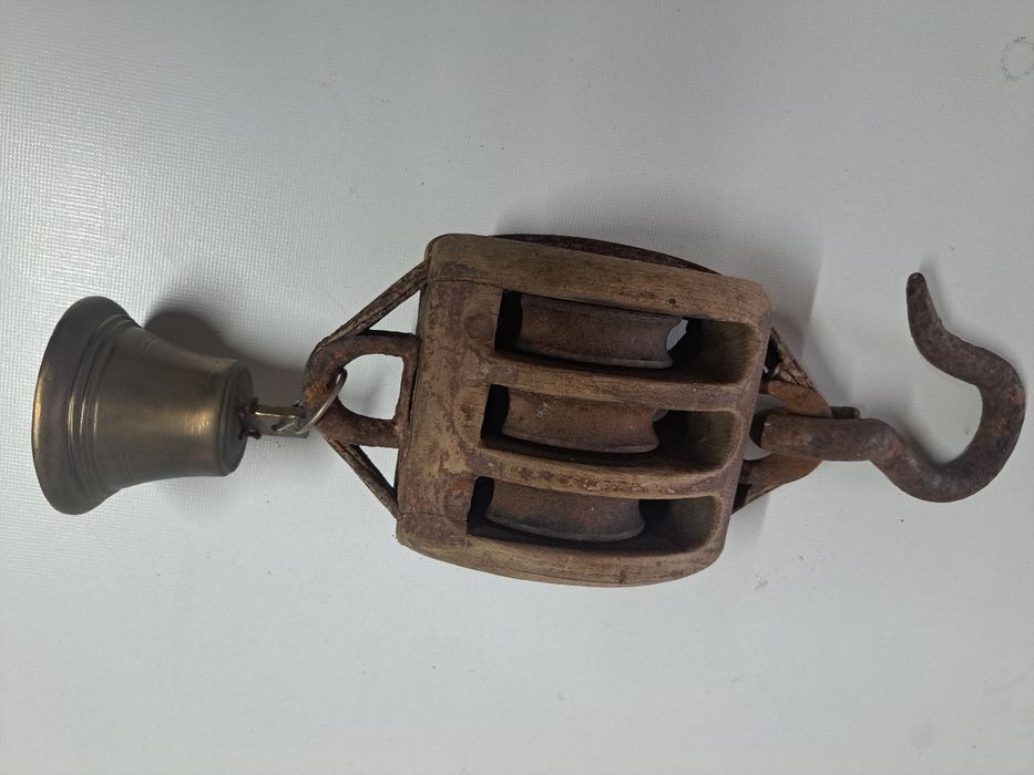 Cadernal proveniente de navio movido a vela