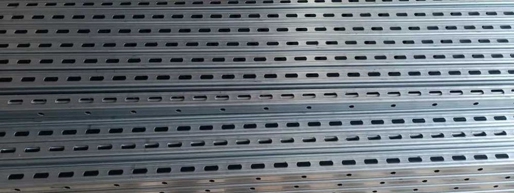 Рейка для сонячних панелей оцинковка  41*41*1,5 якість!