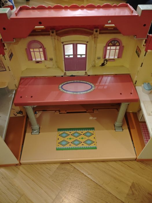 Casinha antiga de criança