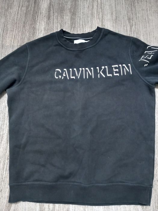Sprzedam męską bluzę firmy Calvin Klein rozmiar M.