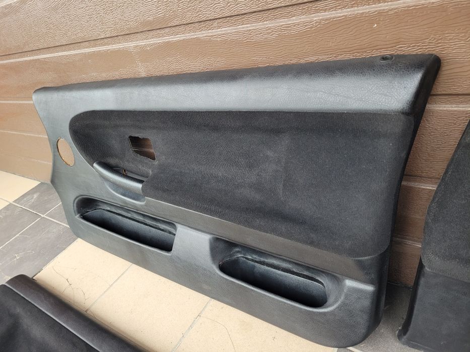 Boczki drzwi tapicerki Bmw e36 Coupe komplet