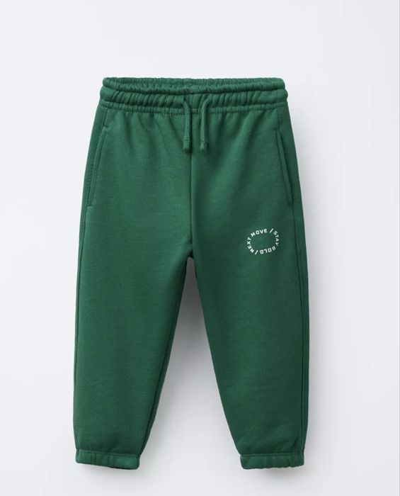 Деткий костюм   ZARA ,на рост 110 ( 4-5 лет )