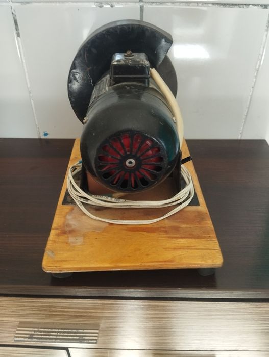 Заточной станок самодельный.