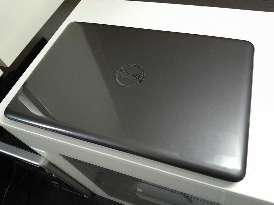 Dell Inspiron 15 Core I7 7500U FullHD 1920x1080. RAM 8gb Состояние нового.