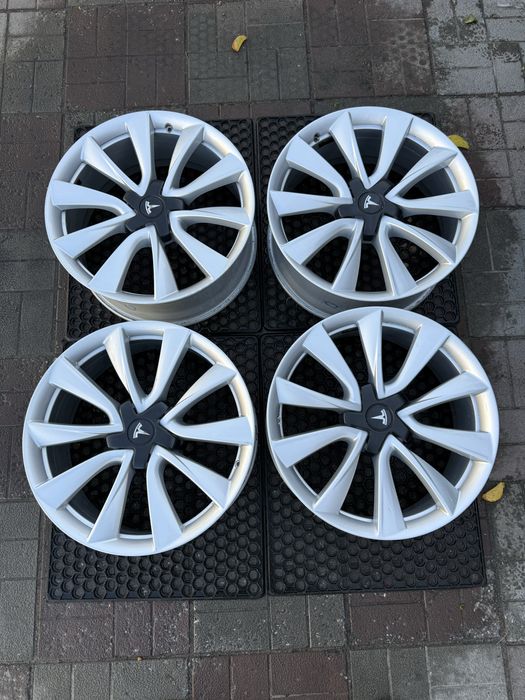 Диски оригінал tesla model y 3 perfomance r20 5 114,3