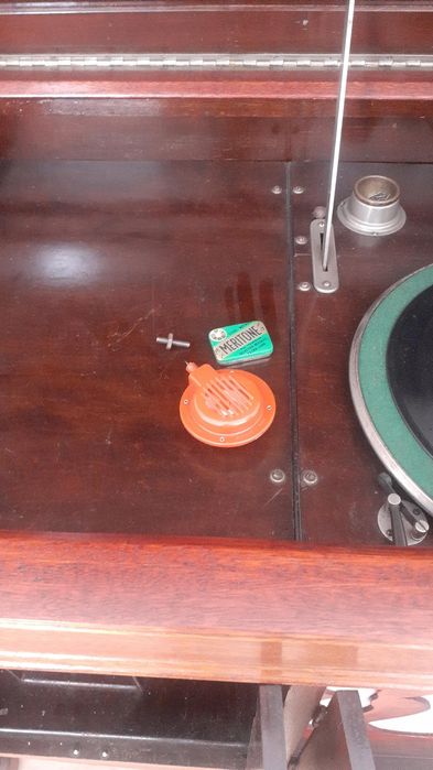 Movel de musica Academy London