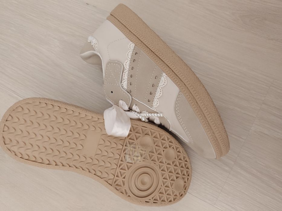 Adidasy Reserved r32