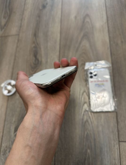 Продається iPhone 11 Pro на 64 гб 
Всі функції працюють
Фейс айді,трут