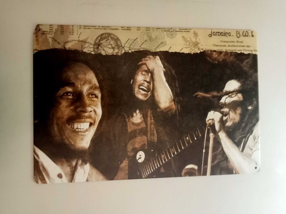 Placas decorativas em metal