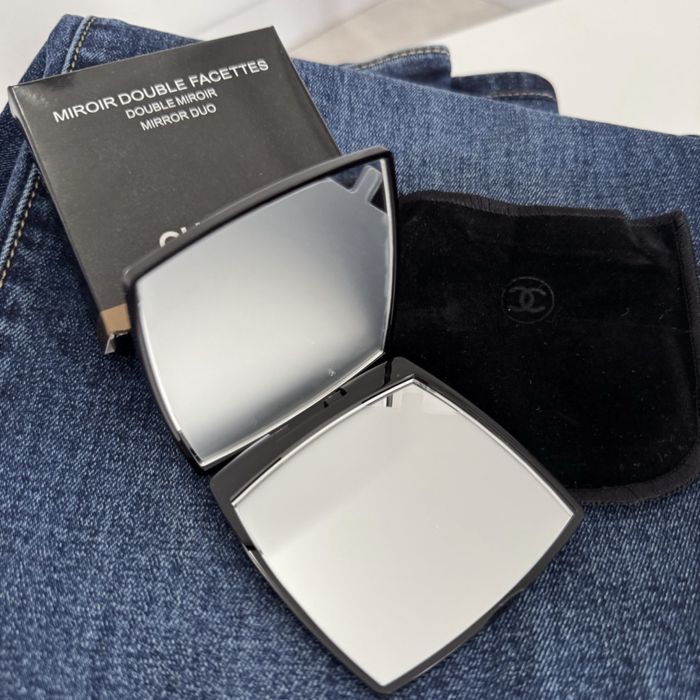 Дзеркало для макіяжу Chanel