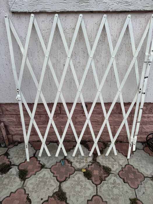 Продаються грати розсувні