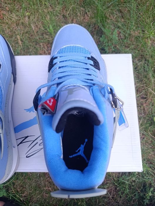 Air Jordan 4 Retro „University Blue”
