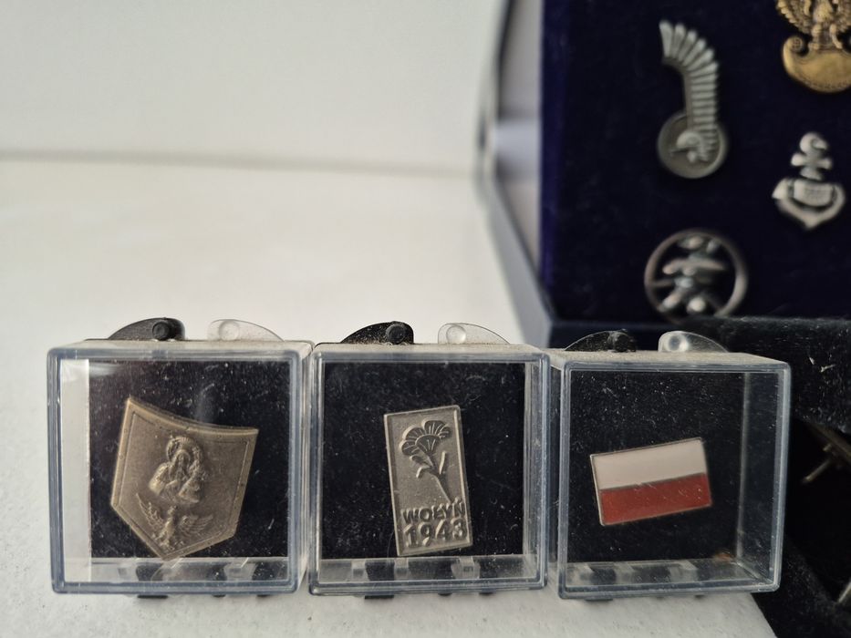 Zestaw unikatowych przypinek patriotycznych