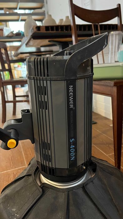 Kit 2 Flashes de Estúdio Neewer S-400N (400W) + Acessórios