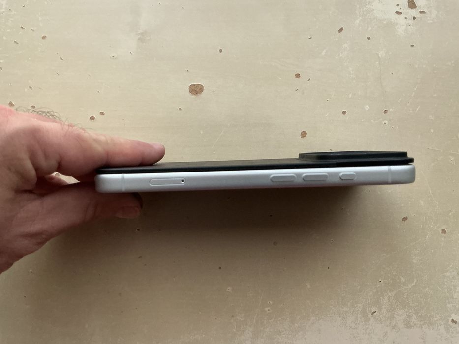 Skórzane etui Nomad Magnetic Leather Back do iPhone 17 Pro czarne
