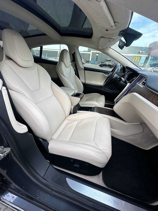 Оренда Tesla S під таксі Premium Uber Black