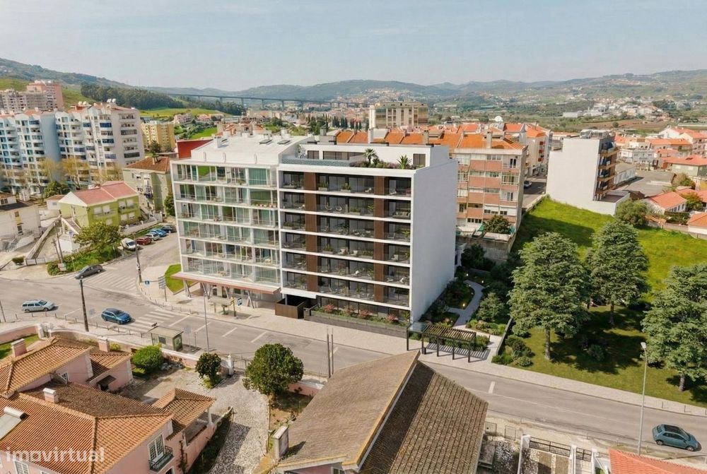 T2 no 2º Piso com Varanda no Novo Condomínio LUNNA em Loures