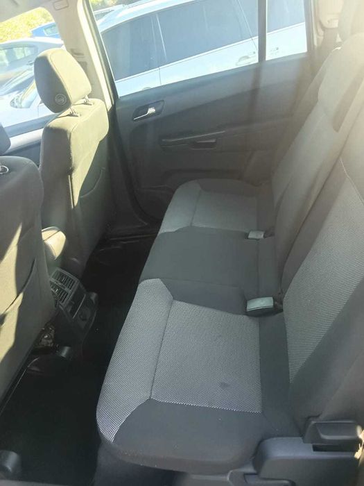 Opel Zafira — 2012 рік