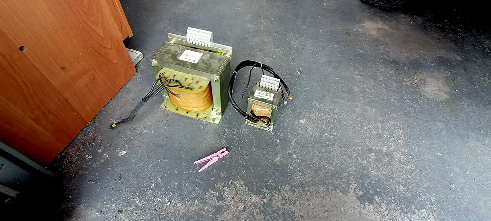 Sprzedam dwa transformatory