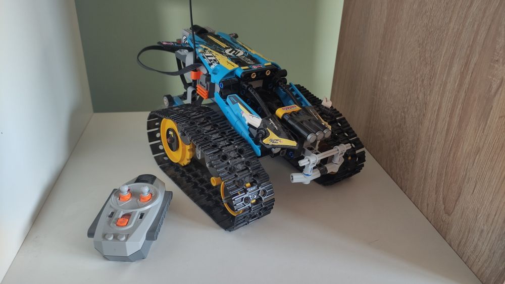 LEGO Technic 42095 Sterowana Wyścigówka Kaskaderska