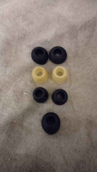 Нові амбашури на вакуумні навушники.