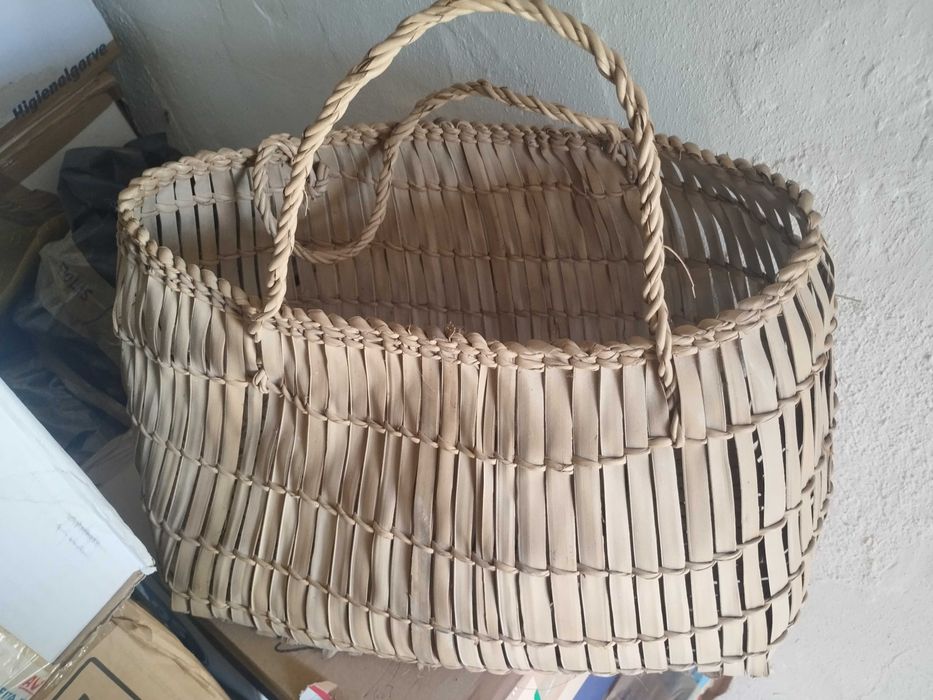 Cesto vindo de Moçambique feito à mão