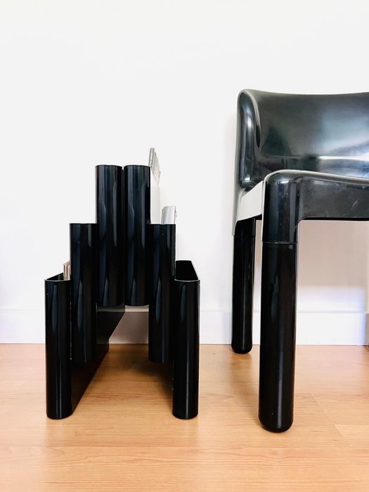 Porta revistas Kartell de 3 andares em preto