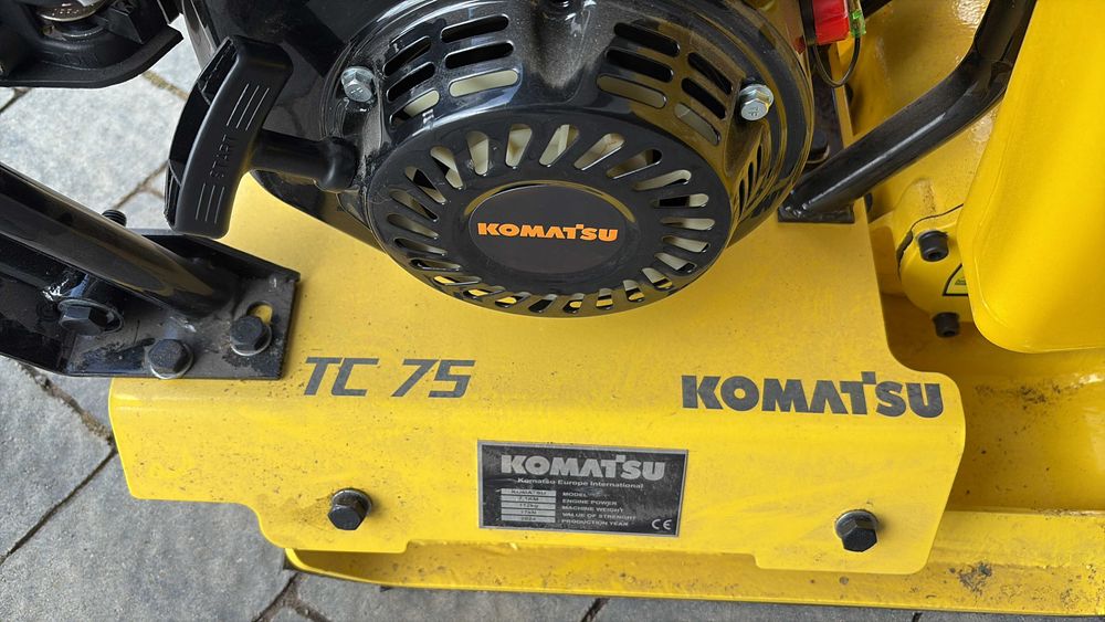 Komatsu TC 75 - zagęszczarka do ubijania gruntu