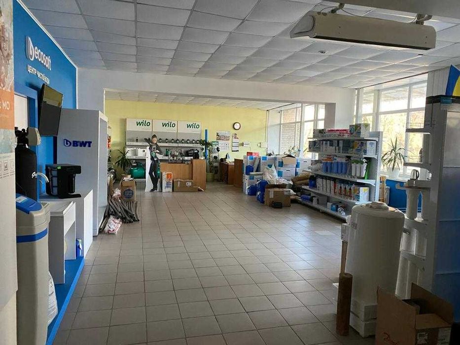 Продаю  будівлю магазину з офісними приміщеннями