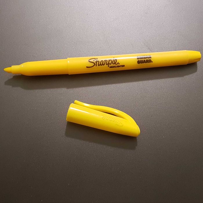 Текстовой маркер хайлайтер Sharpie желтый фломастер highlighter