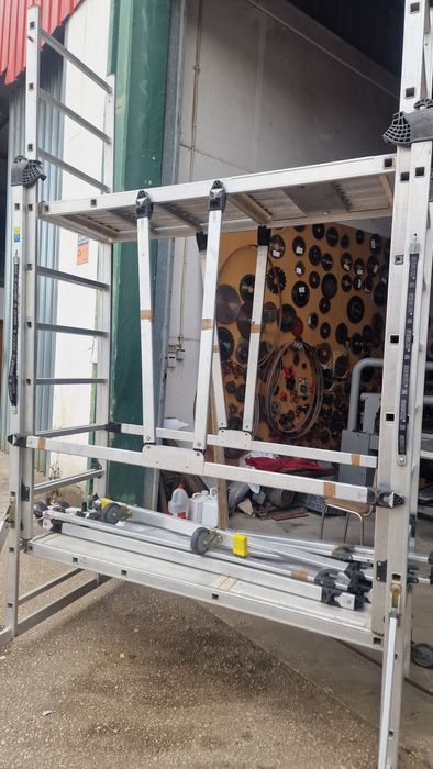 Andaimes em aluminio com escada extensível
