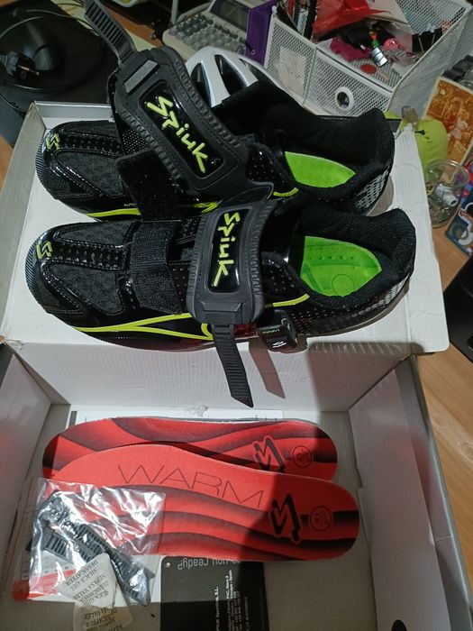 Capacete ciclismo e sapatos