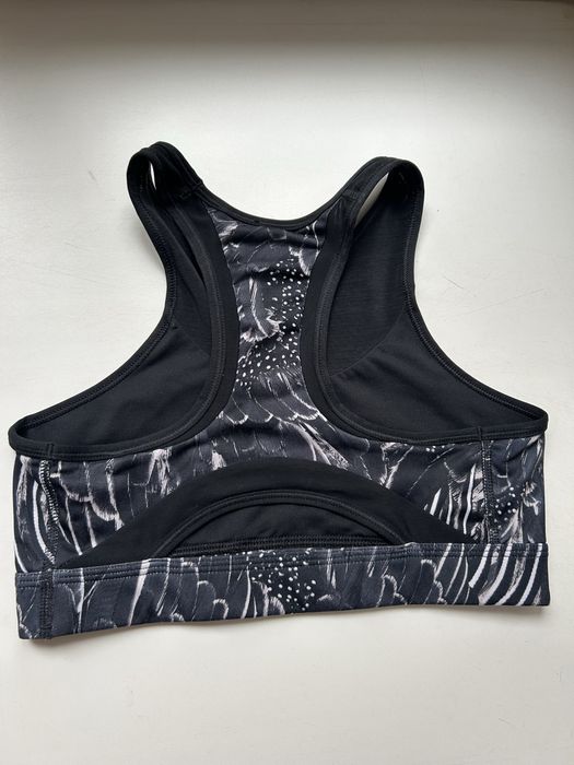 Жіночий топ Nike Swoosh Feather Curve